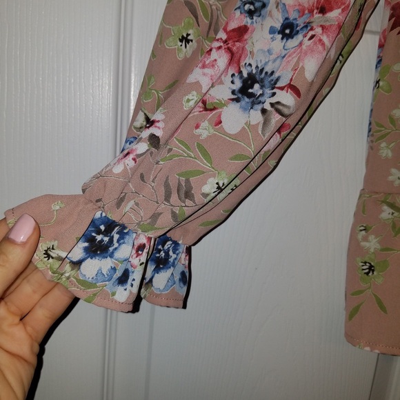 LAST 1⭐️Off the shoulder floral top - Picture 6 of 6